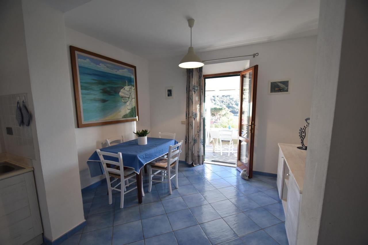 Appartamenti Cavoli - Vista Mare Con Terrazze, Clima E Posti Auto Spiaggia di Cavoli Exteriör bild