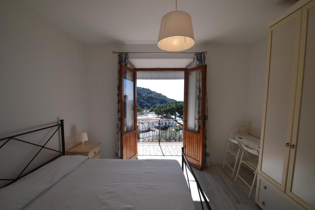 Appartamenti Cavoli - Vista Mare Con Terrazze, Clima E Posti Auto Spiaggia di Cavoli Exteriör bild