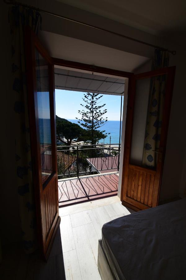 Appartamenti Cavoli - Vista Mare Con Terrazze, Clima E Posti Auto Spiaggia di Cavoli Exteriör bild