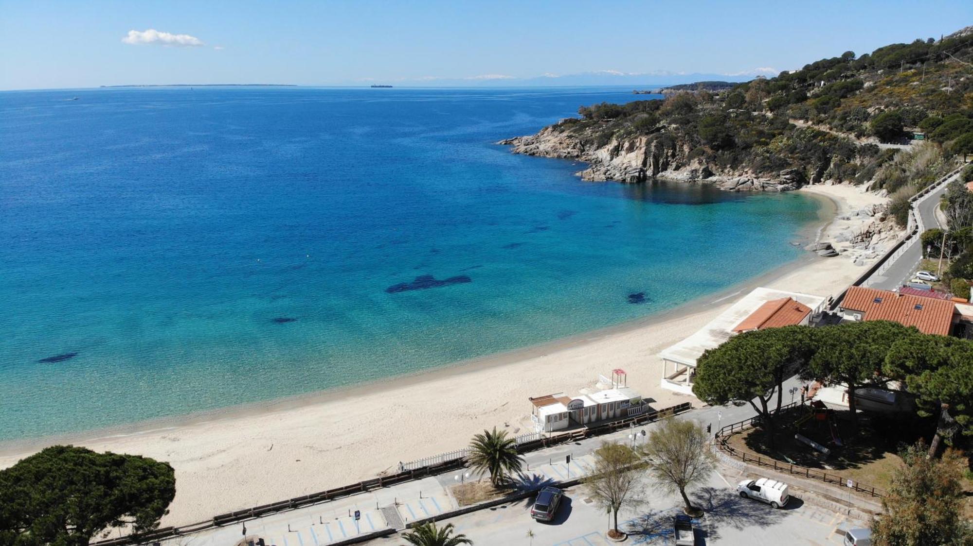 Appartamenti Cavoli - Vista Mare Con Terrazze, Clima E Posti Auto Spiaggia di Cavoli Exteriör bild
