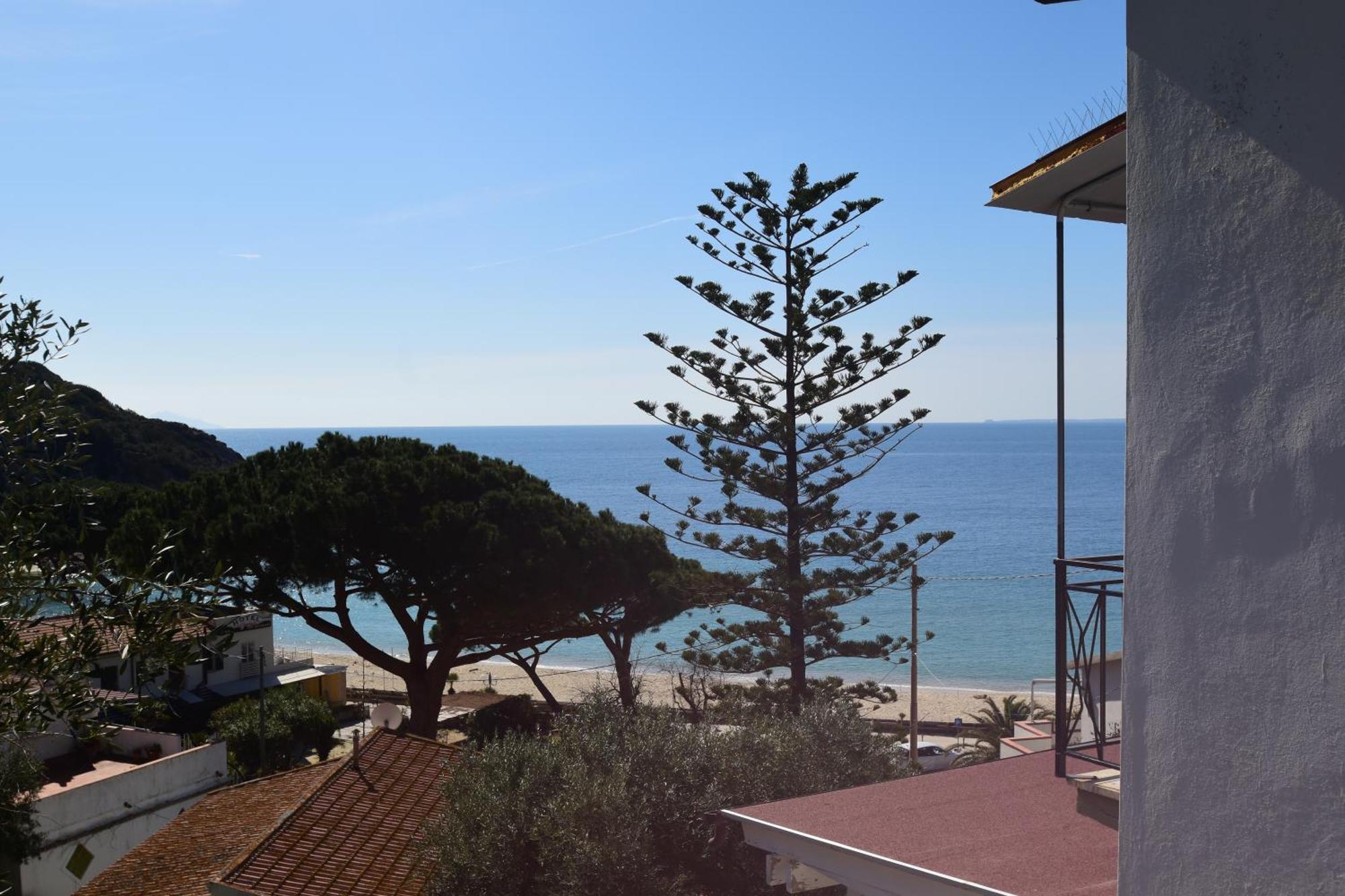 Appartamenti Cavoli - Vista Mare Con Terrazze, Clima E Posti Auto Spiaggia di Cavoli Exteriör bild