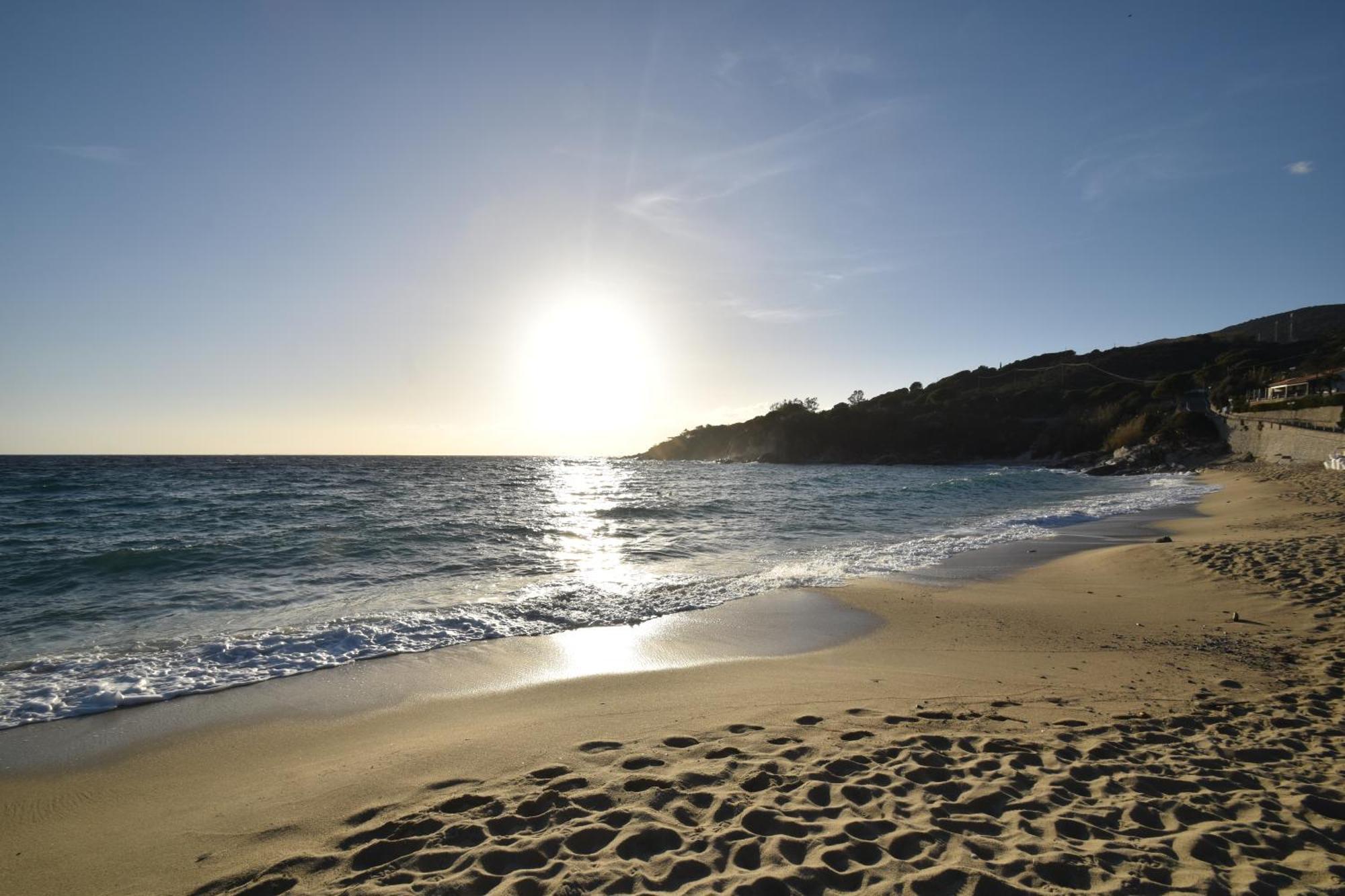 Appartamenti Cavoli - Vista Mare Con Terrazze, Clima E Posti Auto Spiaggia di Cavoli Exteriör bild