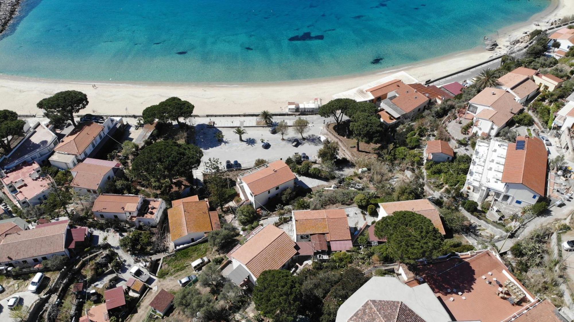 Appartamenti Cavoli - Vista Mare Con Terrazze, Clima E Posti Auto Spiaggia di Cavoli Exteriör bild