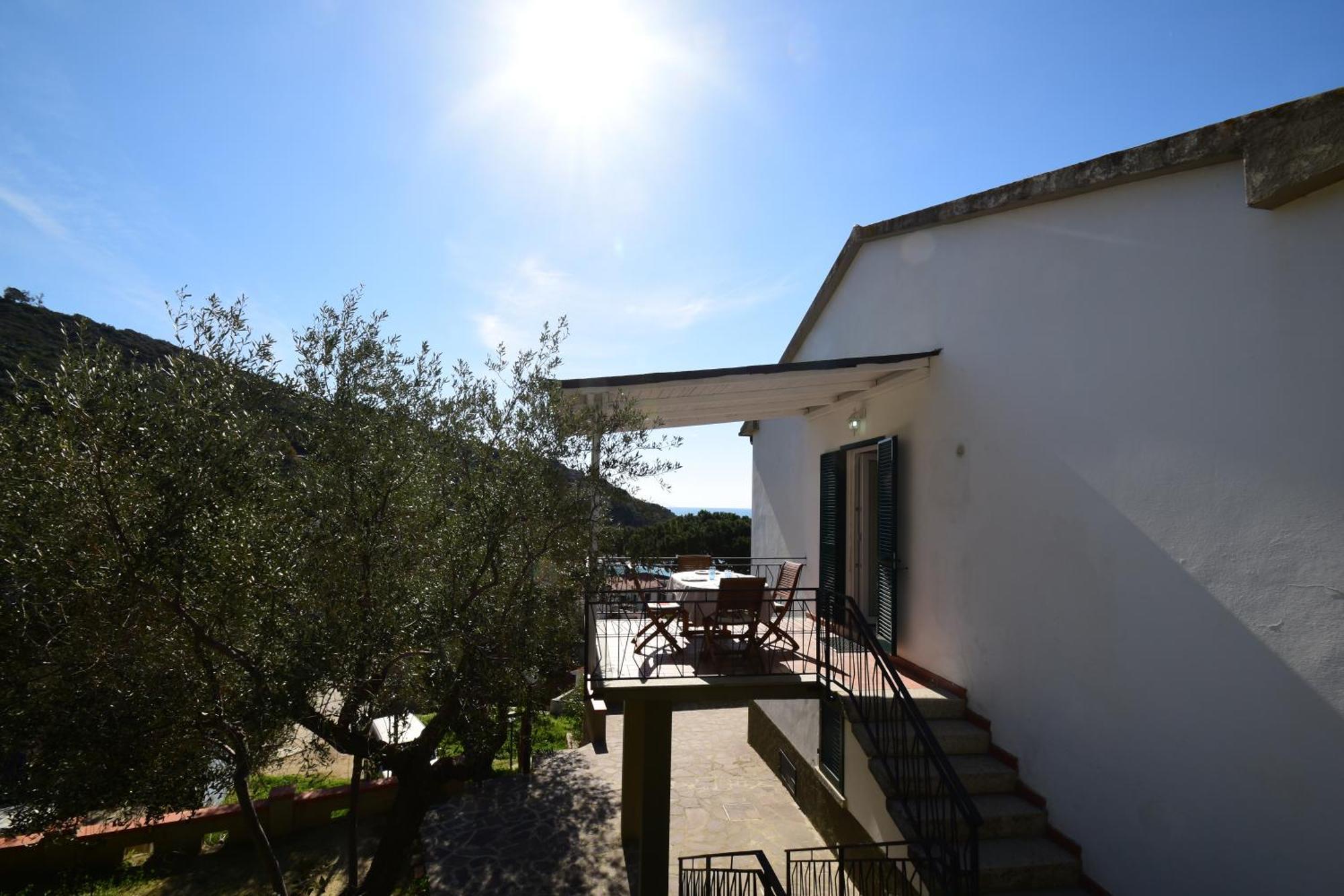 Appartamenti Cavoli - Vista Mare Con Terrazze, Clima E Posti Auto Spiaggia di Cavoli Exteriör bild