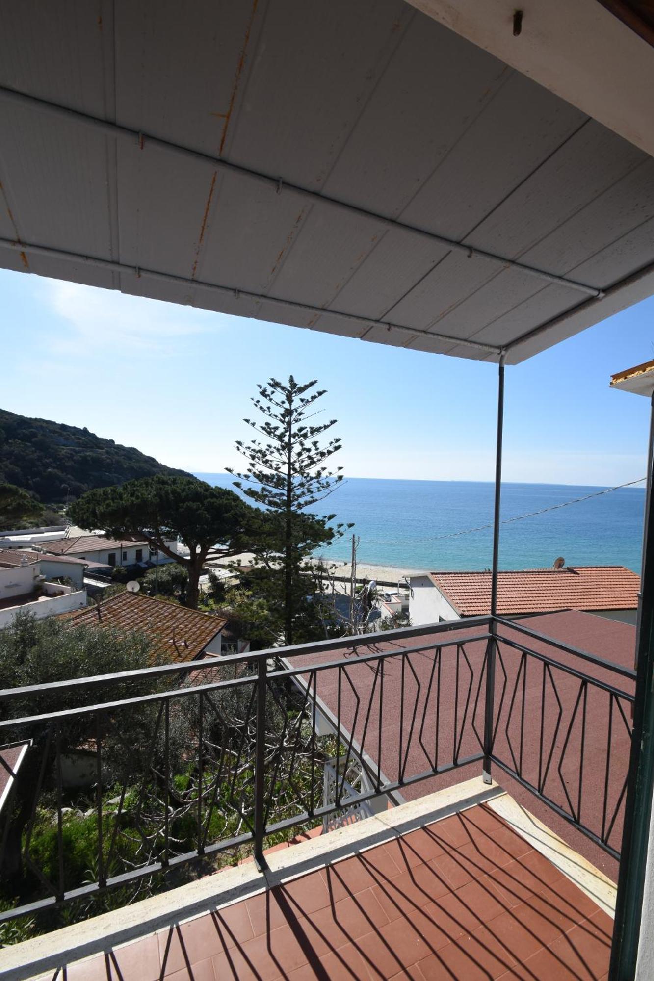 Appartamenti Cavoli - Vista Mare Con Terrazze, Clima E Posti Auto Spiaggia di Cavoli Exteriör bild