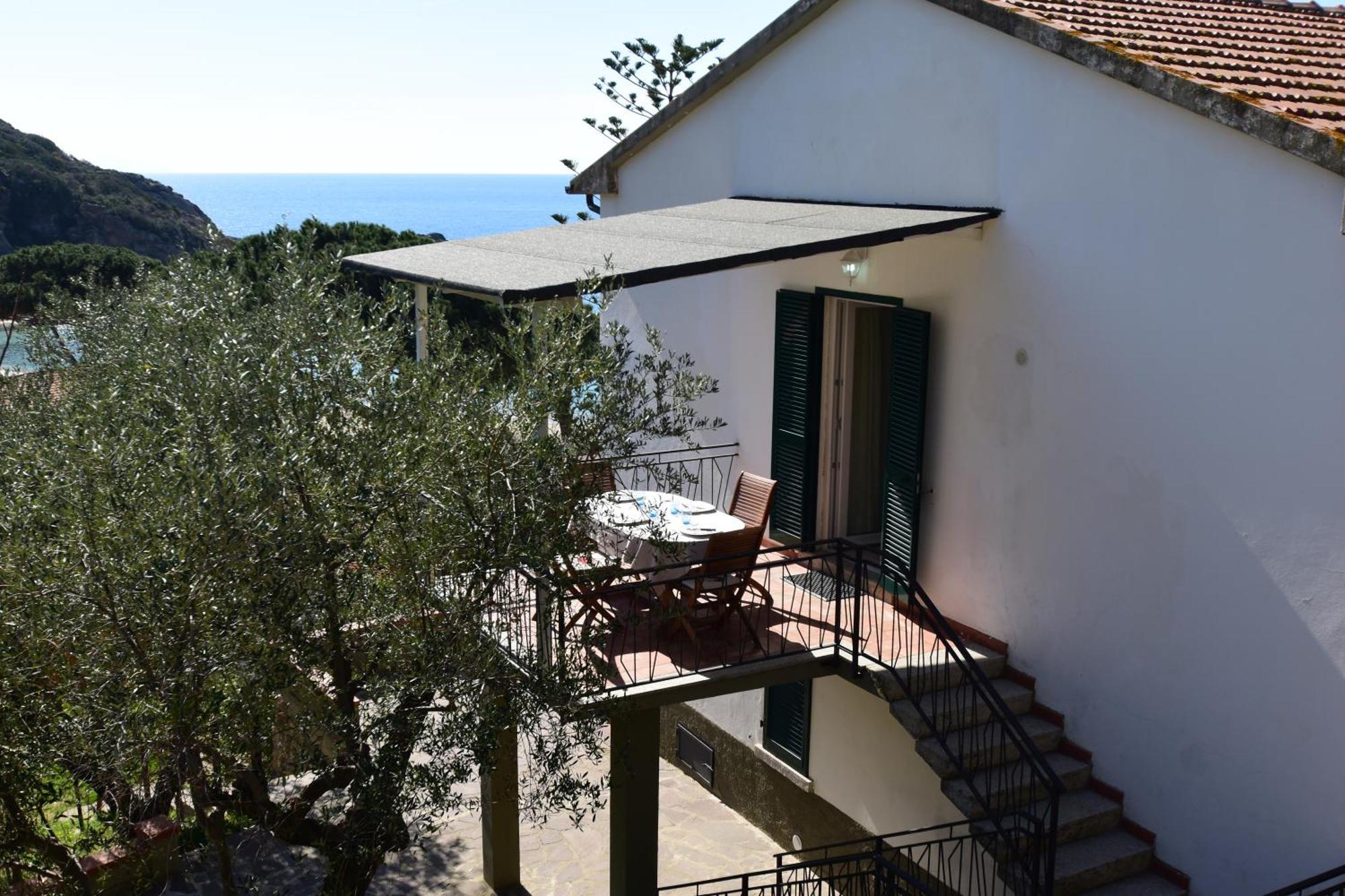 Appartamenti Cavoli - Vista Mare Con Terrazze, Clima E Posti Auto Spiaggia di Cavoli Exteriör bild